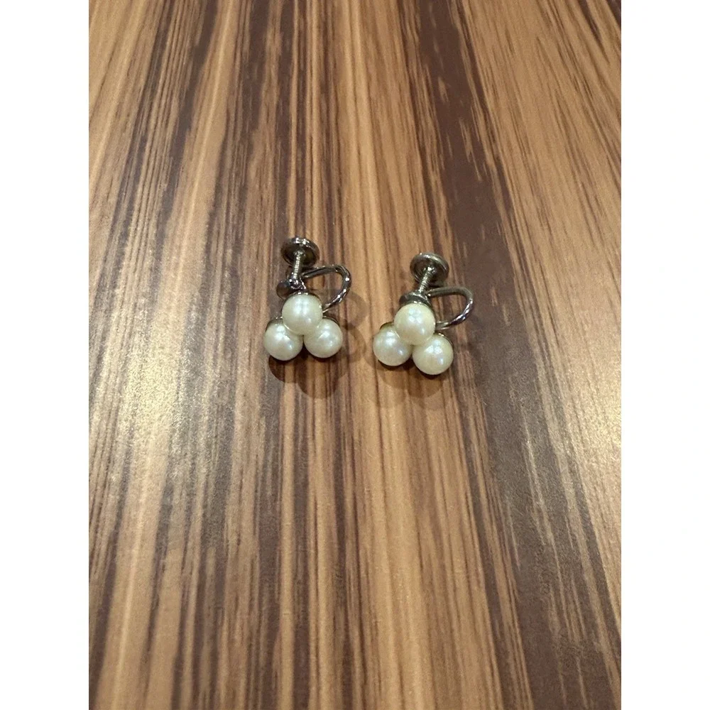 Vintage Faux Pearl Cluster Screw Back Earrings Silver Tone 3 Pearl‎ Petite